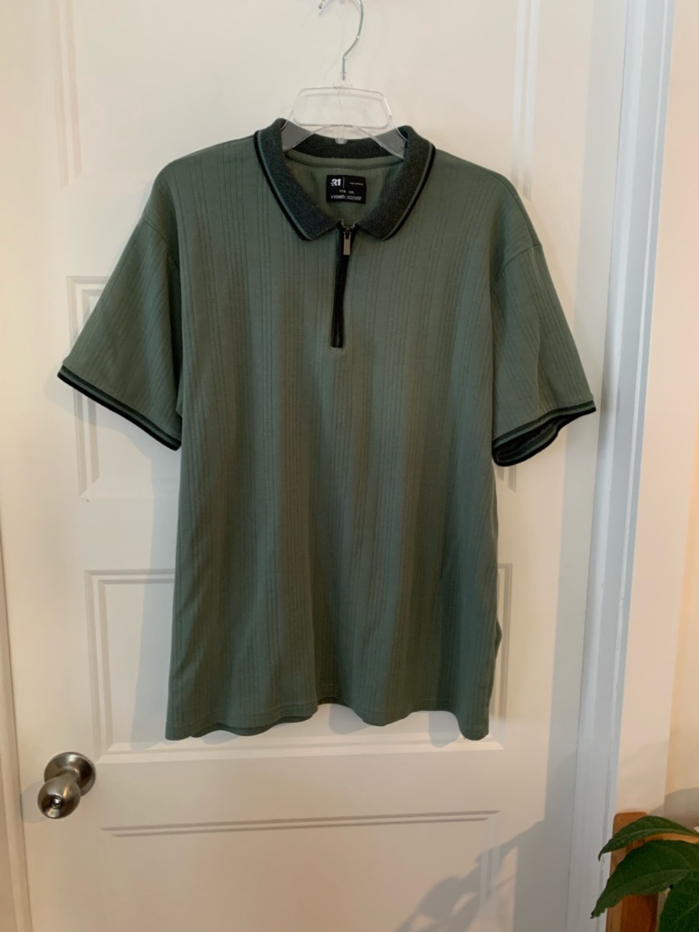 Simons Le 31Men's kaki Green Short-Sleeve Polo with Zip Collar
